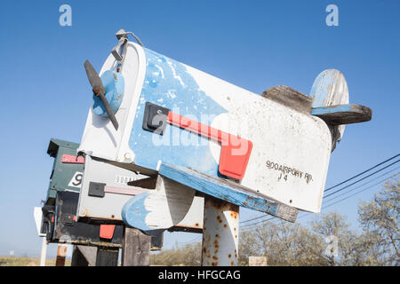 Briefkästen in Flugzeug-Form-Design in der Nähe von National Highway 1, Pacific Coast Highway, PCH, California,U.S.A.,United Staaten von Amerika Stockfoto