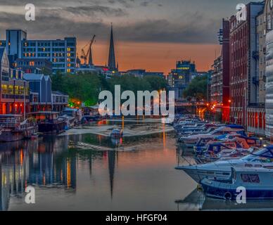 Eine Abendstimmung am Fluss Avon in Bristol, Großbritannien Stockfoto