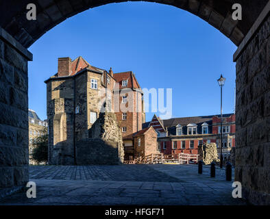 Die Schwarze Pforte ist fast 770 Jahre 1247-1250 gebaut fungierte es als das wichtigste Tor in Newcastle Schloss. Stockfoto