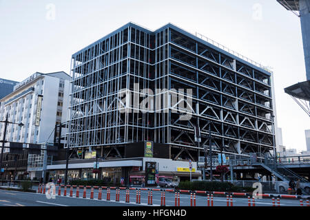 Parkhaus in der Nähe von Sougawa Einkaufsstraße, Toyama City, Präfektur Toyama, Japan Stockfoto