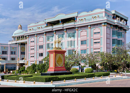Sehr bunt und opulenten Sukhawadee Herrenhaus für den Tag der offenen Tür. Pattaya Thailand S. E. Asien. Stockfoto