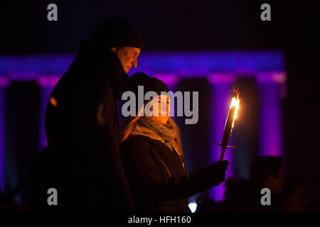 Edinburgh, Schottland. VEREINIGTES KÖNIGREICH. 30. Dezember. Edinburgh Hogmanay der Fackelzug. Pako Mera/Alamy Live-Nachrichten Stockfoto