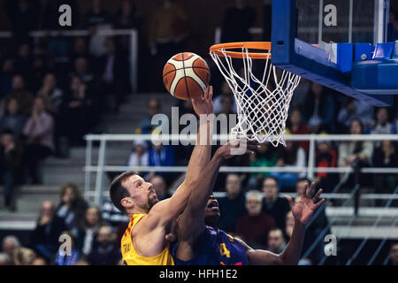 Oviedo, Asturien, Spanien. 30.12.2016. während die LEB Oro match zwischen Oviedo CB V FC Barcelona im Polideportivo Pumarin in Oviedo, Asturien, Spanien. Stockfoto