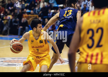 Oviedo, Asturien, Spanien. 30.12.2016. während die LEB Oro match zwischen Oviedo CB V FC Barcelona im Polideportivo Pumarin in Oviedo, Asturien, Spanien. Stockfoto