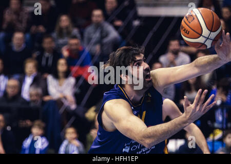 Oviedo, Asturien, Spanien. 30.12.2016. während die LEB Oro match zwischen Oviedo CB V FC Barcelona im Polideportivo Pumarin in Oviedo, Asturien, Spanien. Stockfoto