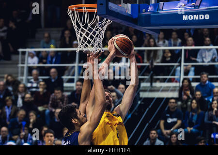 Oviedo, Asturien, Spanien. 30.12.2016. während die LEB Oro match zwischen Oviedo CB V FC Barcelona im Polideportivo Pumarin in Oviedo, Asturien, Spanien. Stockfoto