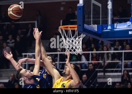 Oviedo, Asturien, Spanien. 30.12.2016. während die LEB Oro match zwischen Oviedo CB V FC Barcelona im Polideportivo Pumarin in Oviedo, Asturien, Spanien. Stockfoto