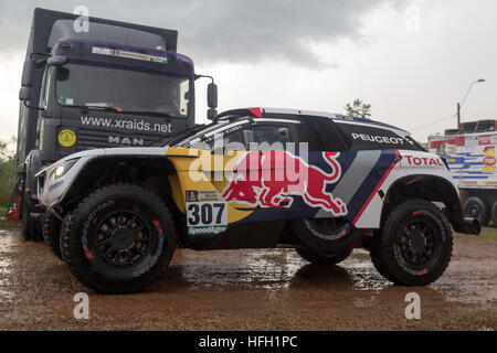 Asuncion, Paraguay. 30. Dezember 2016. Blick auf #307 - Team Peugeot Total (Fahrer: Cyril Despresl), gesehen während des technischen Abrufungstages auf dem Wartepark der Rallye Dakar 2017, Nu Guazu, Luftwaffenstützpunkt Luque, Paraguay. Quelle: Andre M. Chang/Alamy Live News Stockfoto