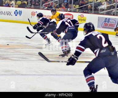 Pittsburgh, USA. 30. Dezember 2016. Robert Morris University auf der Ausreißergruppe mit Brandon Watt und Alex Bontje auf. © Chris Hayworth/Alamy Live-Nachrichten Stockfoto