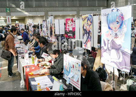 Tokio, Japan. 31. Dezember 2016. Besucher sammeln beim Comic Markt 91 (Comiket) Event in Tokyo Big Sight am 31. Dezember 2016, Tokio, Japan. Manga und Anime-Fans kamen in den frühen Morgenstunden am Eröffnungstag der lange 3-Tages-Veranstaltung. Zweimal jährlich im August und Dezember stattfinden, hat der Comiket Spiel, Manga, Anime und Cosplay Kultur seit seiner Gründung im Jahr 1975 propagiert. © Rodrigo Reyes Marin/AFLO/Alamy Live-Nachrichten Stockfoto