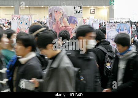 Tokio, Japan. 31. Dezember 2016. Besucher sammeln beim Comic Markt 91 (Comiket) Event in Tokyo Big Sight am 31. Dezember 2016, Tokio, Japan. Manga und Anime-Fans kamen in den frühen Morgenstunden am Eröffnungstag der lange 3-Tages-Veranstaltung. Zweimal jährlich im August und Dezember stattfinden, hat der Comiket Spiel, Manga, Anime und Cosplay Kultur seit seiner Gründung im Jahr 1975 propagiert. © Rodrigo Reyes Marin/AFLO/Alamy Live-Nachrichten Stockfoto