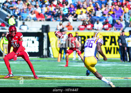 Orlando, Florida, USA. 31. Dezember 2016. LSU Niederlagen Louisville 29-9 im Camping World Stadium in Orlando Florida.  Bildnachweis: Marty Jean-Louis © Marty Jean-Louis/Alamy Live-Nachrichten Stockfoto