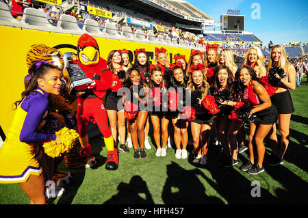 Orlando, Florida, USA. 31. Dezember 2016. LSU Niederlagen Louisville 29-9 im Camping World Stadium in Orlando Florida.  Bildnachweis: Marty Jean-Louis © Marty Jean-Louis/Alamy Live-Nachrichten Stockfoto