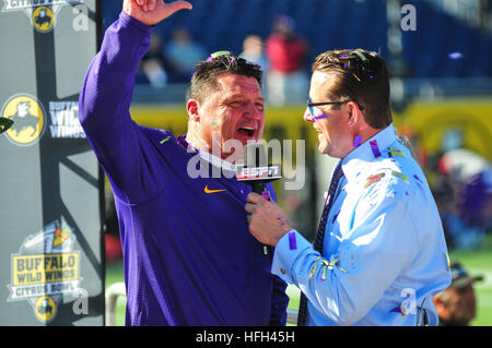 Orlando, Florida, USA. 31. Dezember 2016. LSU Niederlagen Louisville 29-9 im Camping World Stadium in Orlando Florida.  Bildnachweis: Marty Jean-Louis © Marty Jean-Louis/Alamy Live-Nachrichten Stockfoto