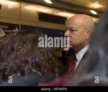 New York, Vereinigte Staaten von Amerika. 1. Januar 2017.  Sekretär des Homeland Security Jeh Johnson besucht 2nd Avenue Subway Feier an der 72nd Street Station in Manhattan Credit: Lev Radin/Alamy Live-Nachrichten Stockfoto