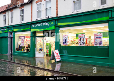 Newark-on-Trent, Nottinghamshire, UK:01st Januar 2017:People aufwachen um Neujahr von starken Winden und Starkregen in Nottinghamshire. Stockfoto