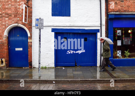 Newark-on-Trent, Nottinghamshire, UK. 1. Januar 2017. Leute aufwachen um Neujahr von starken Winden und Starkregen in Nottinghamshire. © Ian Francis/Alamy Live-Nachrichten Stockfoto