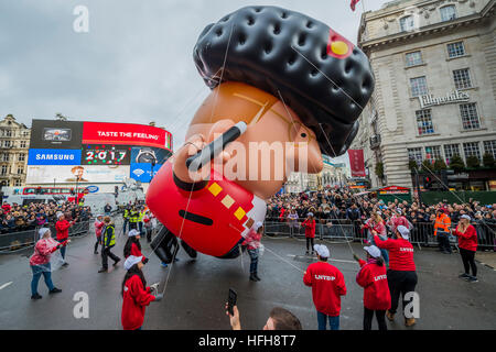 London, UK. 1. Januar 2017.  Ein riesige Cryer/Bürgermeister übergibt Piccadilly Circus - The New Years Day-Parade durch zentrale Form in London Piccadilly nach Whitehall verläuft. 1. Januar 2017 London © Guy Bell/Alamy Live-Nachrichten Stockfoto