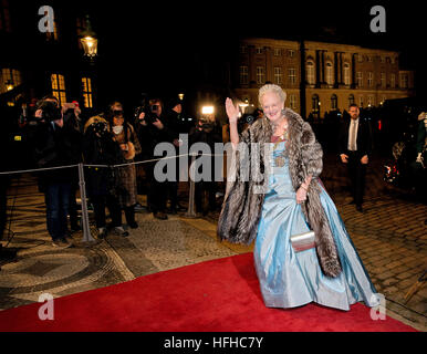 Kopenhagen, Dänemark. 1. Januar 2017. Königin Margrethe von Dänemark besucht die Silvester Rezeption der Christian VII Palast Amalienborg in Kopenhagen, 1. Januar 2017. / - Nr. Draht-SERVICE - Foto: Albert Nieboer/RoyalPress/Dpa © Dpa picture-Alliance/Alamy Live News Stockfoto