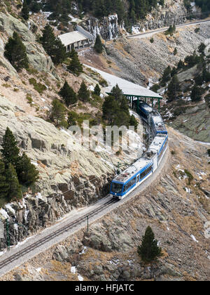 Nuria Valley Zahnradbahn in den katalanischen Pyrenäen. Stockfoto