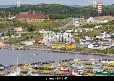 Kleinen Dorfgemeinschaft, Twillingate, Neufundland.  Angelboote/Fischerboote angedockt an der Küste in dieser Küstenstadt. Stockfoto