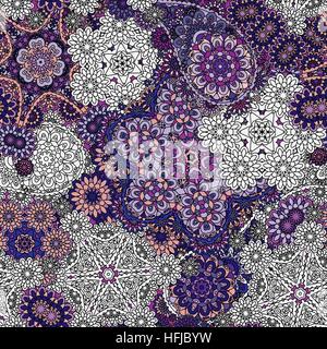 Nahtlose asiatischen ethnischen floral Retro doodle violett lila blau weißen Hintergrundmuster in Vektor. Henna paisley Mehndi doodles Stammes-Entwurfsmuster. Stock Vektor