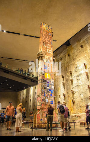 Innenraum des 9/11 National Memorial Museums in New York City. Stockfoto