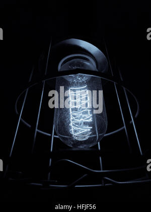 Aufnahme einer Vintage Glühbirne hautnah. Stockfoto