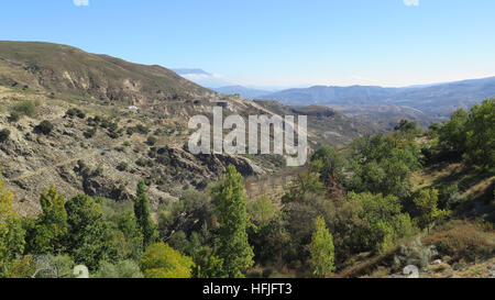 Blick über Tal in den Ausläufern der Sierra Nevada, Andalusien, Spanien Stockfoto