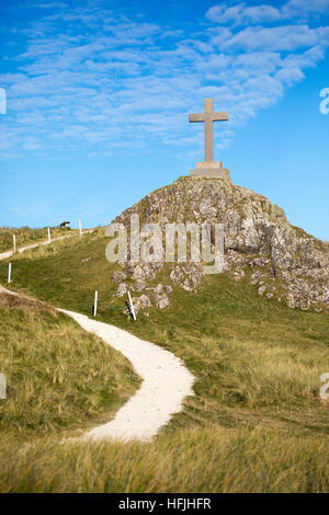 Llanddwyn Island und St Dwynwen überqueren der walisischen Schutzpatron der Liebhaber, der jedes Jahr am 25. Januar gefeiert wird Stockfoto