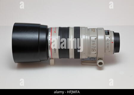 Canon EF 100-400mm starken Tele Zoom-Objektiv mit Kapuze - für full-Frame DSLR-Kameras - ab ca. 1998 Stockfoto