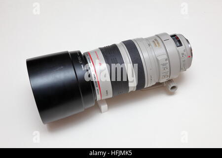 Canon EF 100-400mm starken Tele Zoomobjektiv mit Kapuze für full-Frame DSLR-Kameras - von ca. 1998 Stockfoto