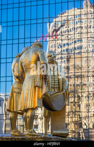 Die vergoldete Bronzestatue des Matthew Boulton, James Watt und William Murdoch, Broad Street, Birmingham UK Stockfoto