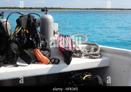 Tauchausrüstung auf einem Boot Stockfoto