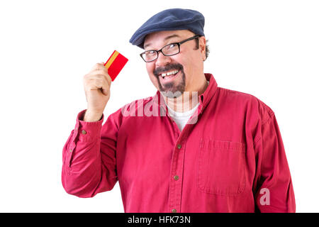 Im mittleren Alter bärtiger Mann mit Brille mit seiner Kreditkarte hält es in der Luft mit einem glücklichen Lächeln der Vorfreude Stockfoto