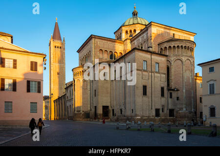 Sonnenaufgang über dem Dom, Parma, Emilia-Romagna, Italien Stockfoto