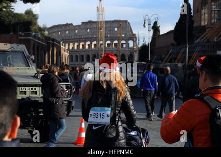 Roma, Italien. 31. Dezember 2016. Am Tag des San Silvestro kehrt Atleticom wir laufen Rom, das Rennen-Ereignis, das als eines der wichtigsten 10 km in Italien und Europa etabliert hat. © Matteo Nardone/Pacific Press/Alamy Live-Nachrichten Stockfoto