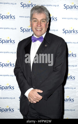 Sparks Winterball im Roundhouse, Chalk Farm, in London - Ankünfte mit: John Inverdale wo: London, Vereinigtes Königreich bei: 30. November 2016 Stockfoto