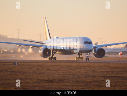 Stuttgart/Deutschland Dezember 31, 20016: Lufthansa A350 Flugtraining am Stuttgarter Flughafen. Stockfoto