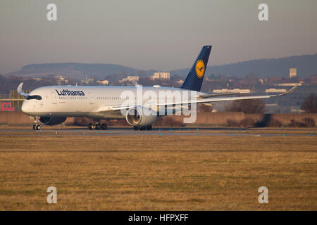 Stuttgart/Deutschland Dezember 31, 20016: Lufthansa A350 Flugtraining am Stuttgarter Flughafen. Stockfoto