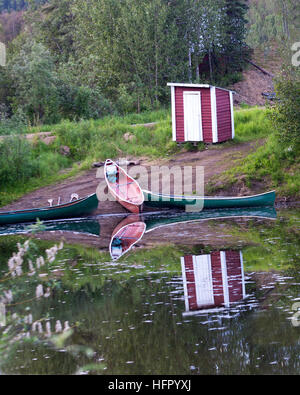 Reflexionen der Boote und Bootshaus Stockfoto