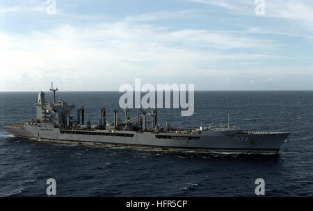 Steuerbord Bogen Blick auf den Cimarron Klasse Flotte Öler USS CIMARRON (AO-177) wie sie zurück in Hawaii am Ende der Übung RIMPAC 98. USS Cimarron (AO-177) wieder in Pearl Harbor am 2. August 1998 Stockfoto