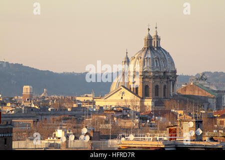 Blick auf Rom Dächer: San Carlo Ai Catinari Kuppel, Sant'Andrea della Valle Dome, Sant'Agnese in Agone und Vittoriano. Stockfoto