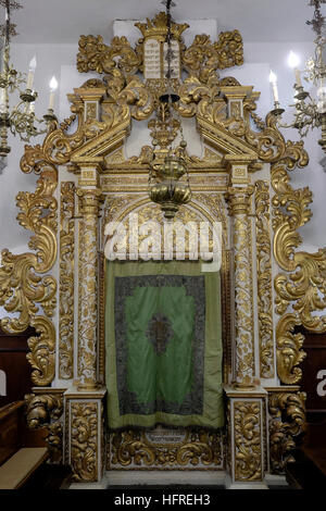 Eine parochet das ist der Vorhang, der Thoraschrein Schrank, enthält die jüdischen Thorarollen in Conegliano Veneto Synagoge deckt, innerhalb der Italienischen Jüdischen Museum in Jerusalem Israel Stockfoto