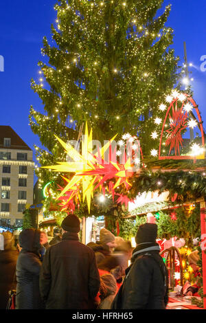 Dresden: Weihnachten Markt Striezelmarkt am Altmarkt, Sachsen, Sachsen, Deutschland Stockfoto