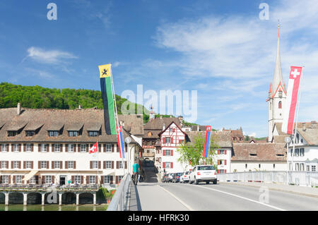 Stein am Rhein: Rheinbrücke und Kloster St. Georgen (mit Kirchturm), Schaffhausen, Schweiz Stockfoto