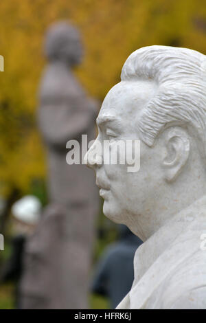 Statuen von Lenin und Breschnew im Garten des gefallenen Helden, Moskau, Russland Stockfoto