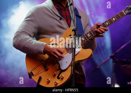 JEREMIE Gitarre zu spielen an Kanadas 150 Jahr Geburtstag Feier-Victoria, British Columbia, Kanada. Stockfoto