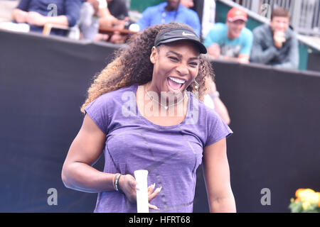 Auckland, Neuseeland. 1. Januar 2017. Tennis-Superstar Serena Williams während einer Wohltätigkeitsorganisation entsprechen - bis vor das ASB Classic Tennisturnier. © Shirley Kwok/Pacific Press/Alamy Live-Nachrichten Stockfoto