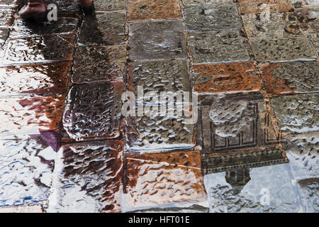 Reisen Sie nach Italien - nasse Steinpflaster des auf der Piazza San Giovanni in der Nähe von Florenz Baptisterium in Regen Stockfoto